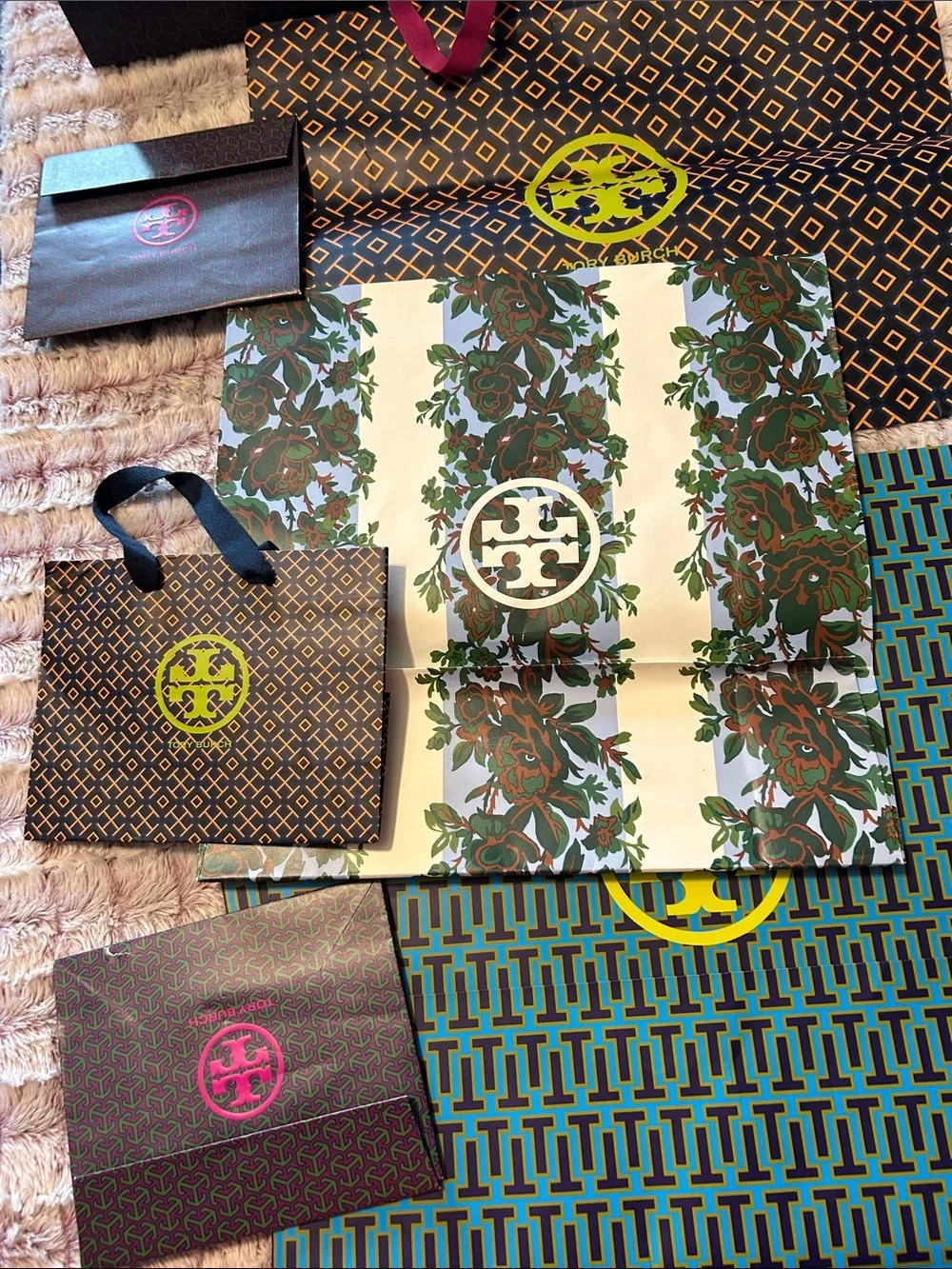7 Tory Burch Multicolor bags & 1 gift box  8 items
